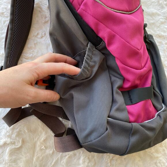 REI Women's Nalgene Hydration Backpack Pink Hiking Camping Outdoors Adventure - Picture 4 of 13